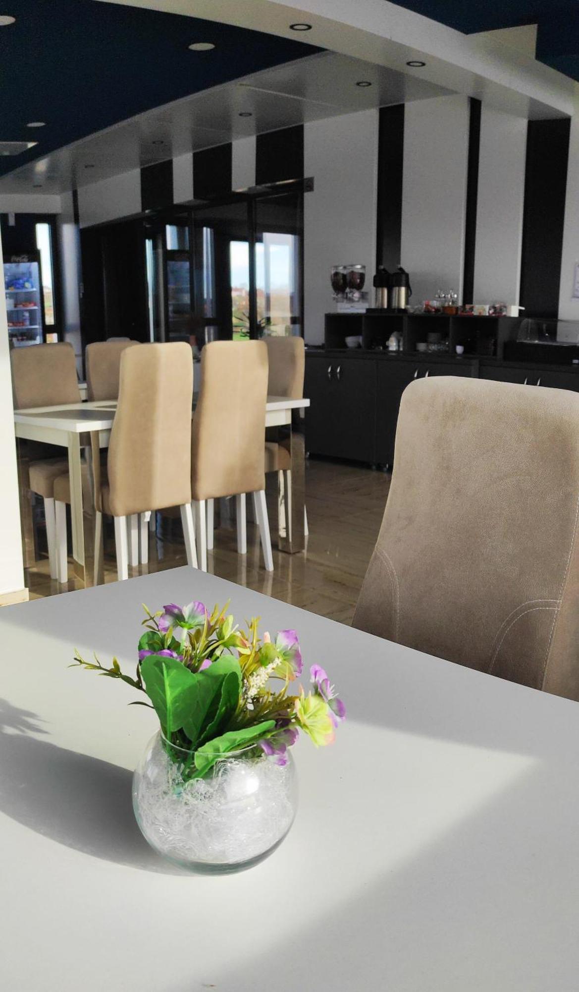 Hotel Lobby Біхач Екстер'єр фото